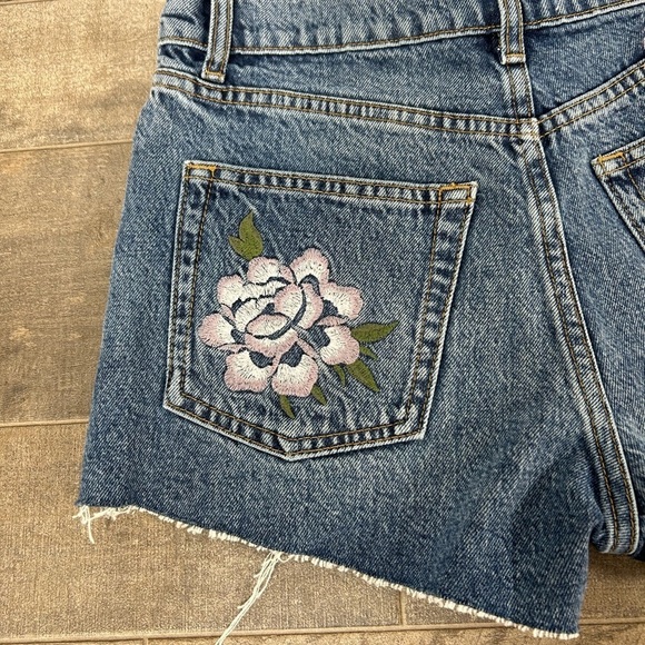 NEW Reformation High Rise Jean Shorts Floral Fauna Embroidery - Picture 5 of 11